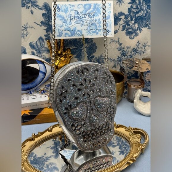 🆕 BETSEY JOHNSON 🧿 NWOT Bone-Jour Sugar Skull Crossbody Bag Silver Irridescent - Picture 2 of 16